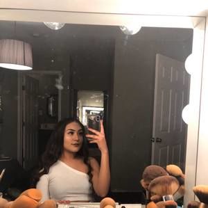 Meet your Posher, Iris